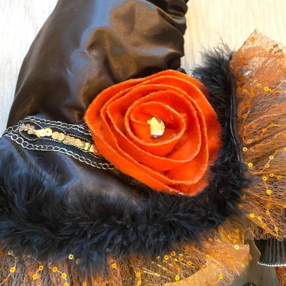 Halloween Witch Wreath - Picture 3 of 10